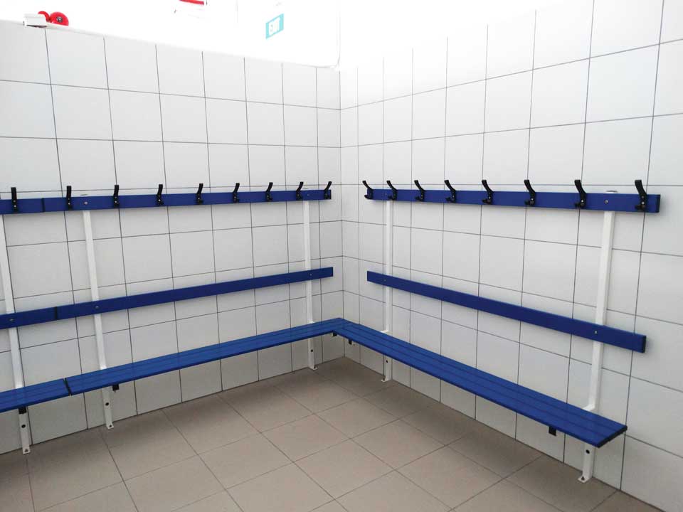 Banc de vestiaire avec crochets - Image 2