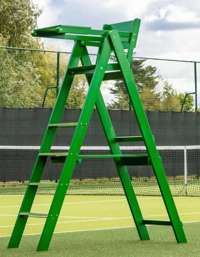 Chaise d'arbitre de tennis en bois