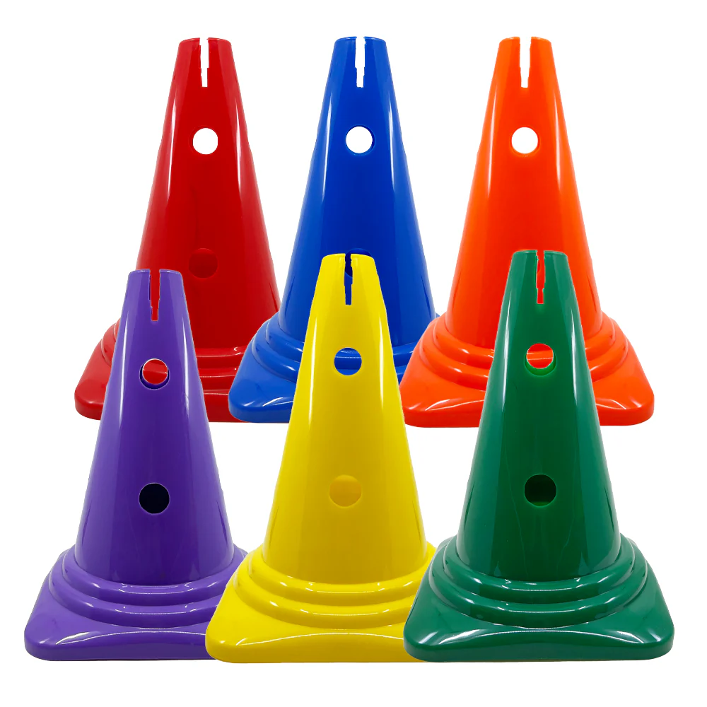 Ensemble de cones perforés en plastique