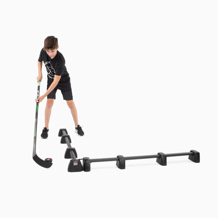 Obstacle avec 4 piliers pour pratiquer le maniement de rondelle en hockey
