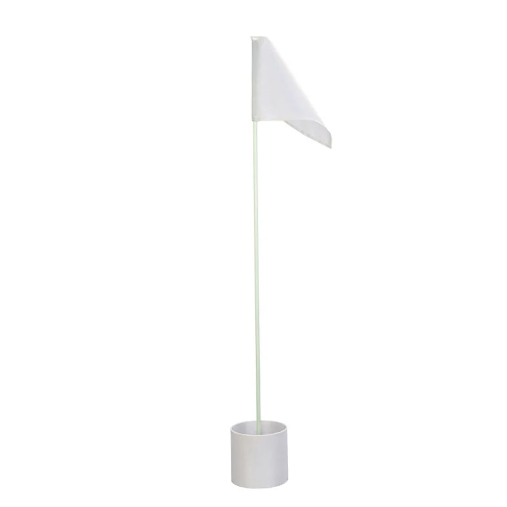 Trou de golf avec drapeau de couleur - Image 5